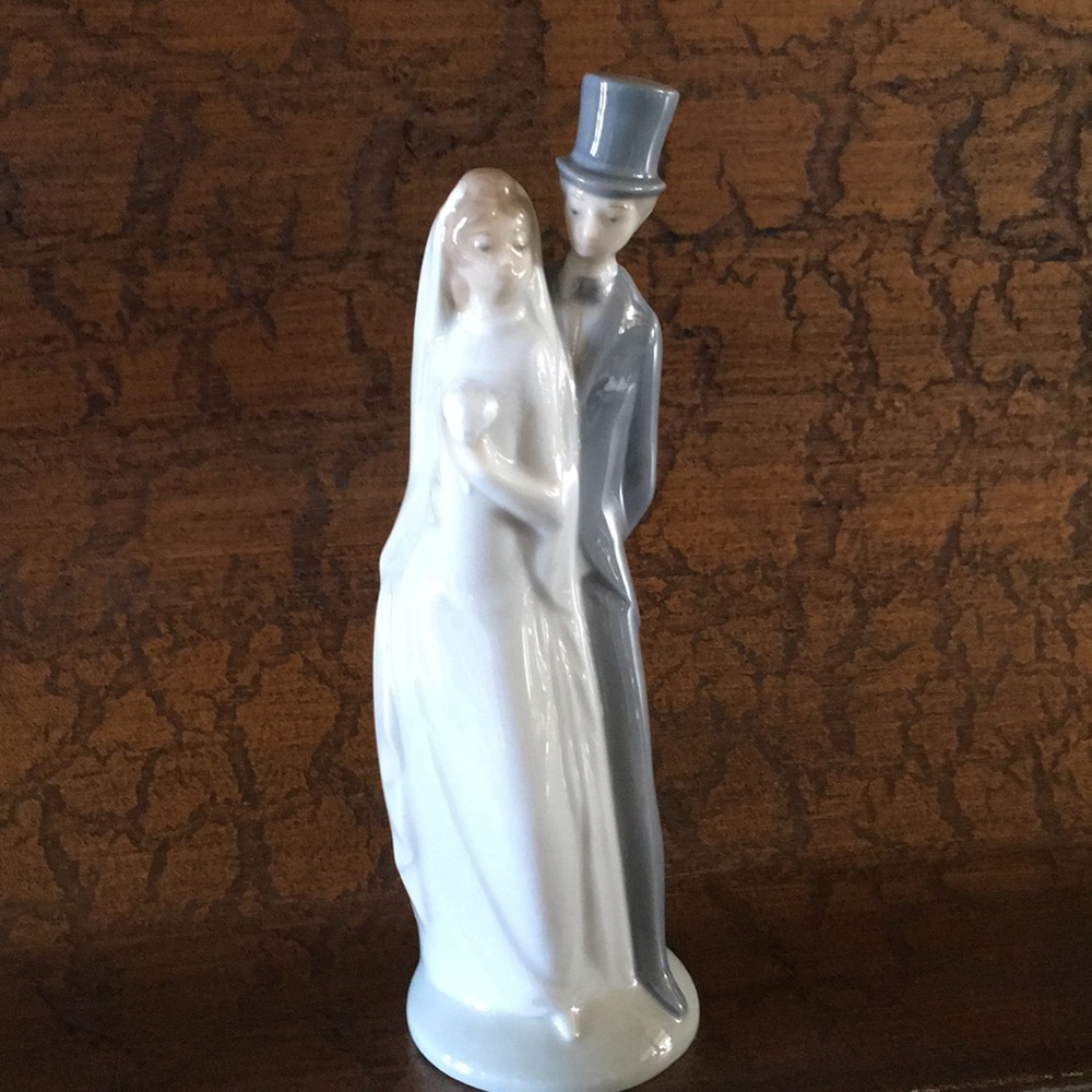 Lladro wedding couple 6” figurine